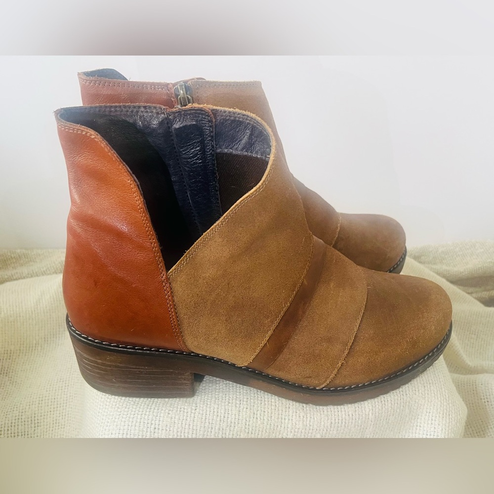 Naot Emerald Two-Tone Tan Suede & Leather Ankle Booties EUC 9